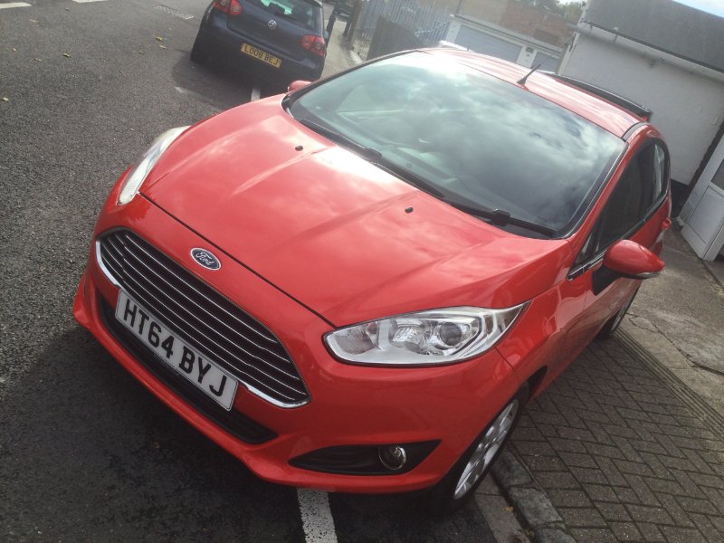 Red Ford Fiesta 1.25 Zetec Hatchback 5dr Petrol Manual Euro 6 82 ps